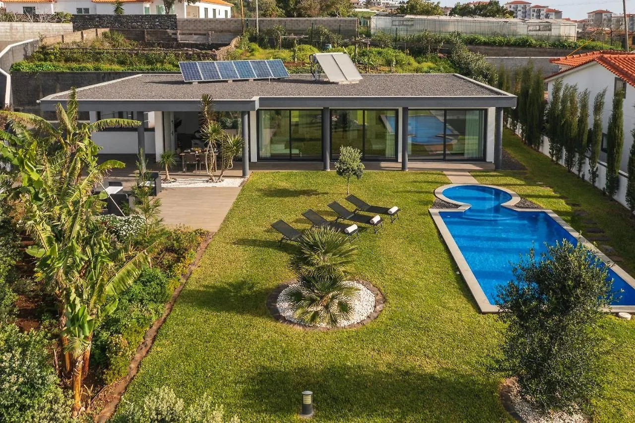 Modern Villa Pool Garden Seaview Ocean Sunset Canico  0*, Canico (Madeira)