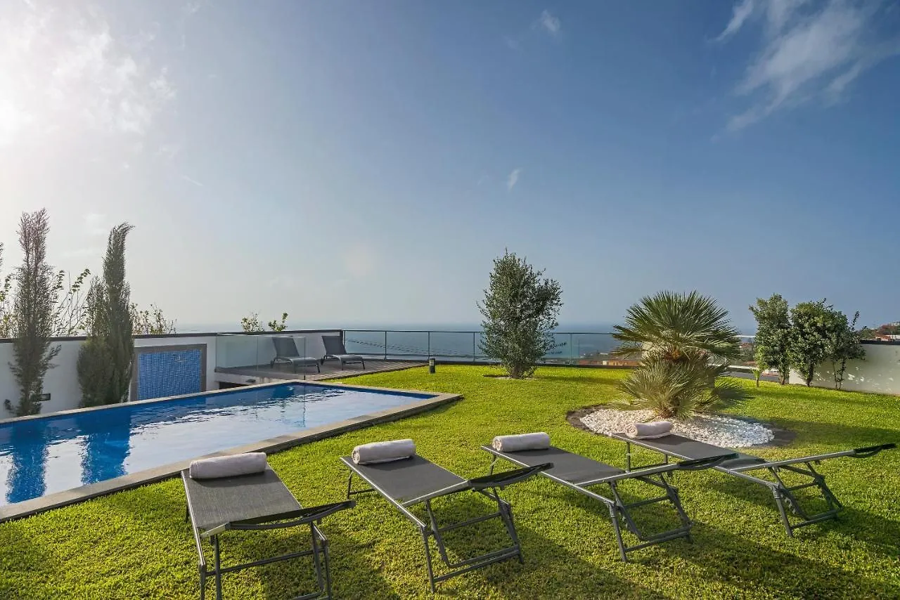 Modern Villa Pool Garden Seaview Ocean Sunset Canico  0*, Canico (Madeira) Portugal